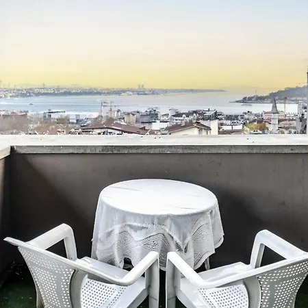 Flat With Bosphorus View And Terrace In Beyoglu Διαμέρισμα
