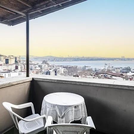 Flat With Bosphorus View And Terrace In Beyoglu * Κωνσταντινούπολη